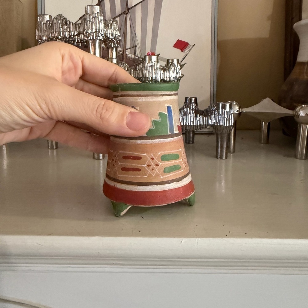 Vintage Mexican Folk Art Pottery Mini Tripod Vase Redware Handmade Aztec Style - Picture 7 of 10